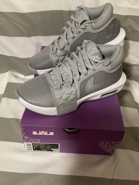 Nike LeBron Witness VIII TB Men’s 7.5/9 Women’s New w/ Box